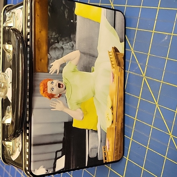 I Love Lucy Tin 7" x 5" x 3", Handled Box - Picture 5 of 8